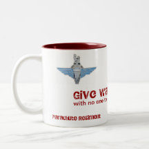 taza del regimiento del paracaídas