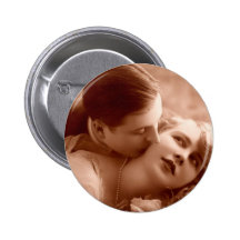 The Kiss Pin