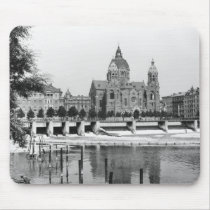 The river Isar at Munich, c.1910 Mousepad