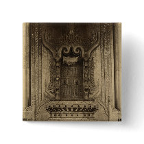 The The-ha-thana or the Lions' throne Pin
