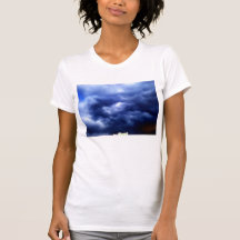 Tormenta azul marino y copa que brilla intensament