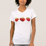 Tres fresas en una fila camiseta
