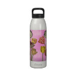 Tulipanes rosados amarillos rojos en un fondo rosa botellas de beber