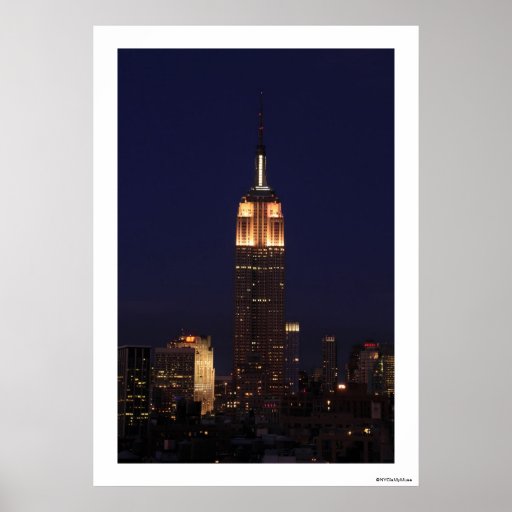 Twilight: Empire State Building lit up Pink - 02 Poster