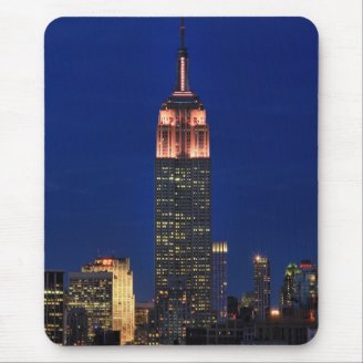 Twilight: Empire State Building lit up Pink - 03 Mousepad