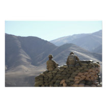 US Army soldiers run communications equipment