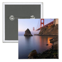 USA, California, San Francisco. Golden Gate Button