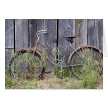 USA, Oregon, Bend. A dilapidated old bike Cards
