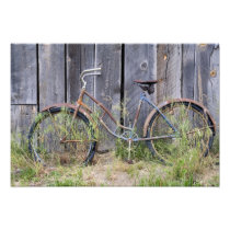 USA, Oregon, Bend. A dilapidated old bike