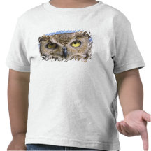 USA, Oregon, Bend. Great Horned Owls are common Tee Shirt