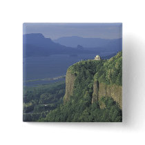 USA, Oregon, Columbia River Gorge NSA. View of Buttons