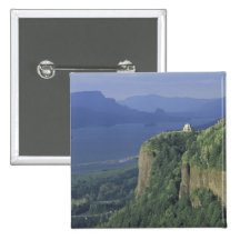 USA, Oregon, Columbia River Gorge NSA. View of Buttons