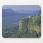 USA, Oregon, Columbia River Gorge NSA. View of Mouse Pad