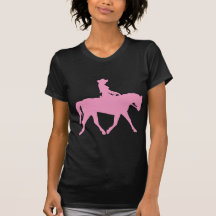 Vaquera que monta su caballo (rosa) camiseta