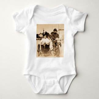 Old school baby clothes Jump-jump in with the original MCs and start a revolution with an Old School Rapper Costume Kit! Rapper Costume Kit features a large gold chain necklace, large black rimmed glasses, and a durable black stiff black hat.