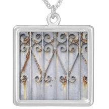 Vintage verdigris pattern metal silver necklace