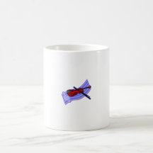 Violín con el personal agudo detrás de la imagen g taza de café