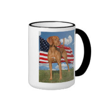 Viszla hunting dog with flag Mug