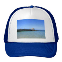 Waikiki Beach, Honolulu, Oahu, Hawaii, USA. Mesh Hat
