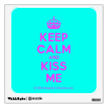 [Crown] keep calm and kiss me  Wall Decals