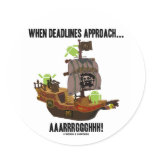 When Deadlines Approach... Aaarrrggghhh! (Android) Round Sticker