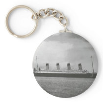 White Star Line - Titanic - Sailing on its Voyage Key Chain