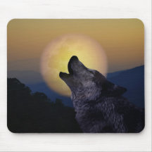 Wolf howling at the moon mousepads