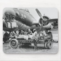 WW2 Airplane and Crew: 1940s Mousepad