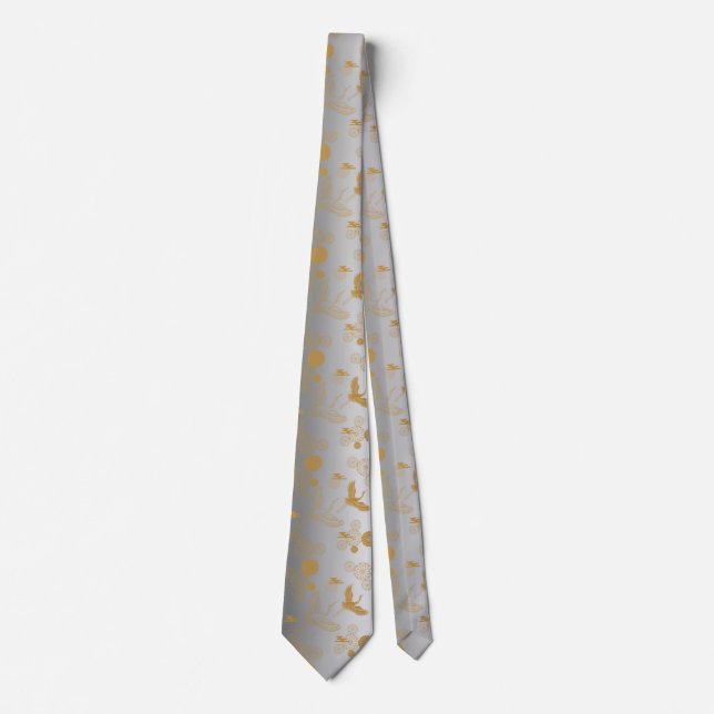 おめでたい日に！縁起の良い金色の日本の鶴模様《白×シルバー》 NECK TIE (Front)