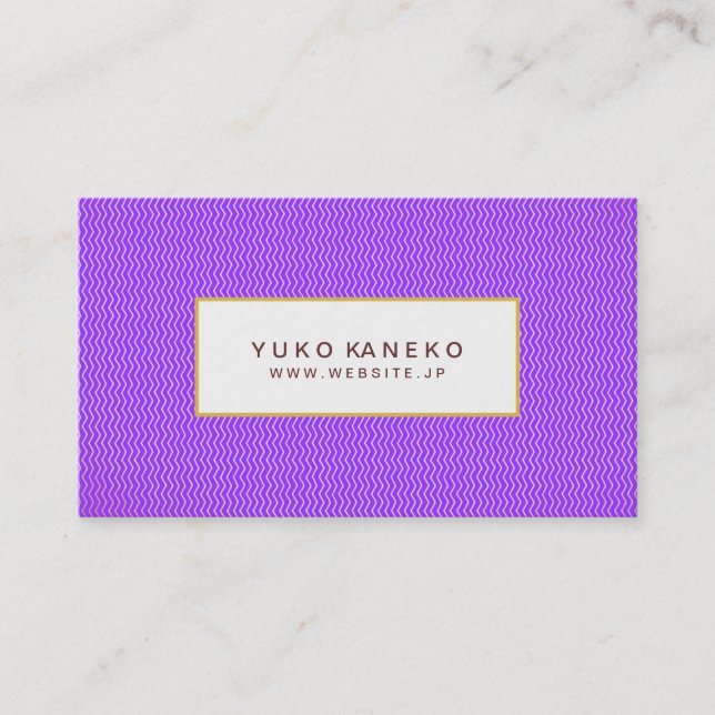 活気のあるパープルゴールドシェブロンパターントレンディでスタイリッシュな BUSINESS CARD (Front)