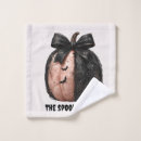 Search for halloween black and orange bath towels For her
