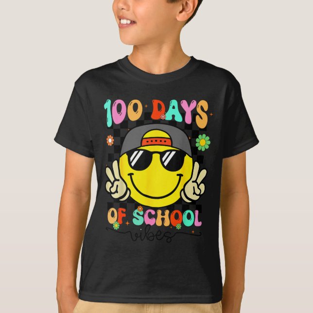 100 Days Of School 100th Day Smile Groovy Face Tea T-Shirt (Front)