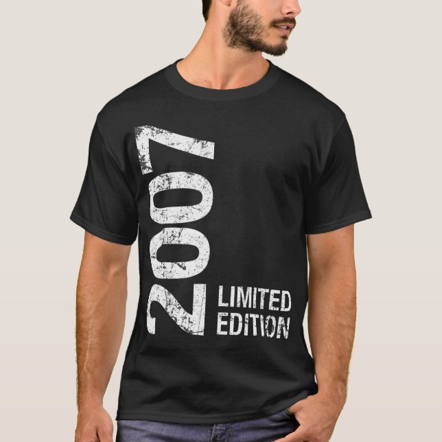 17Th Birthday Gifts Men Boy Girl 17 Years Old Vint T-Shirt (Front)