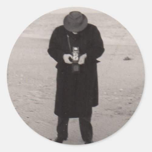 1940s photographer on the beach classic round sticker