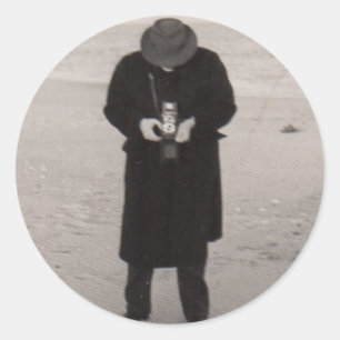 1940s photographer on the beach classic round sticker