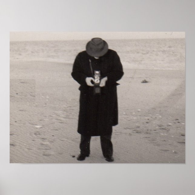 1940s photographer on the beach poster (Front)