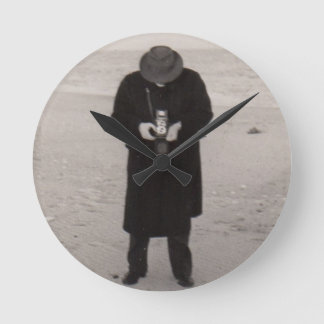 1940s photographer on the beach round clock