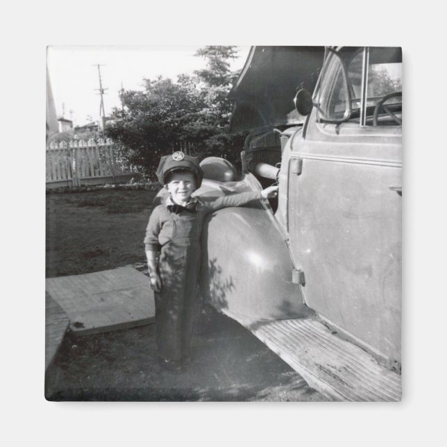 1950s Retro Gas Station Attendant Magnet (Front)