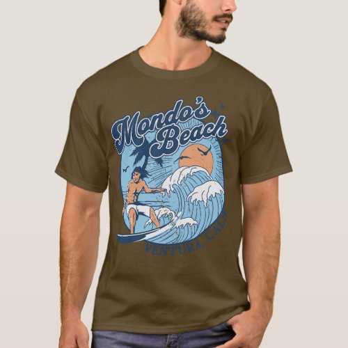 1970s Vintage Surfing Mondos Beach California Retr T_Shirt