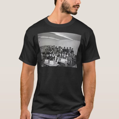 1973 LOWES HIGH SCHOOL TYPING CLASS LOWES GRAVES T_Shirt