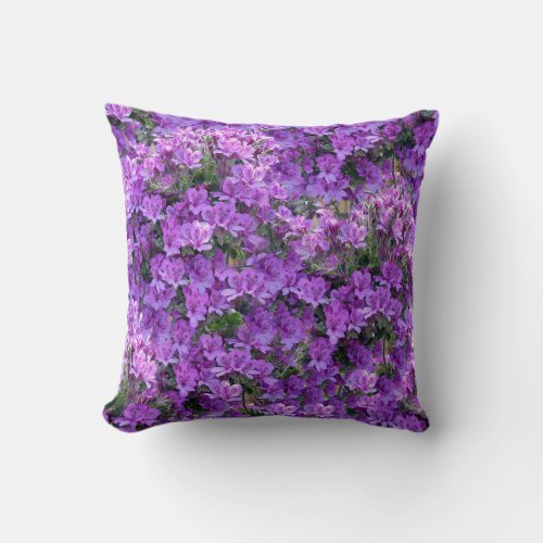 2022 color of the year flowers throw pillow