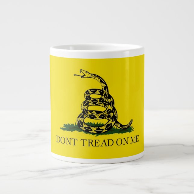 20 oz. Coffee Mug w/ Gadsden Flag-Dont Tread On Me (Front)