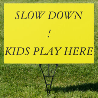 24" x 36" Kids Plying Warning Yard Sign