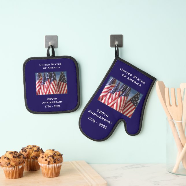 250th Anniversary USA Patriotic American Flags Oven Mitt & Pot Holder Set (Insitu(Hanging))