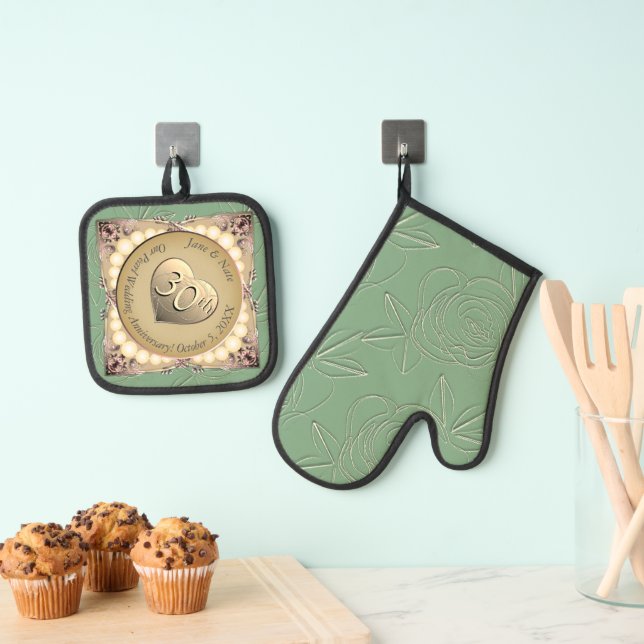 30th/12th Pearl Anniversary Mitt and Pot Holders Oven Mitt & Pot Holder Set (Insitu(Hanging))