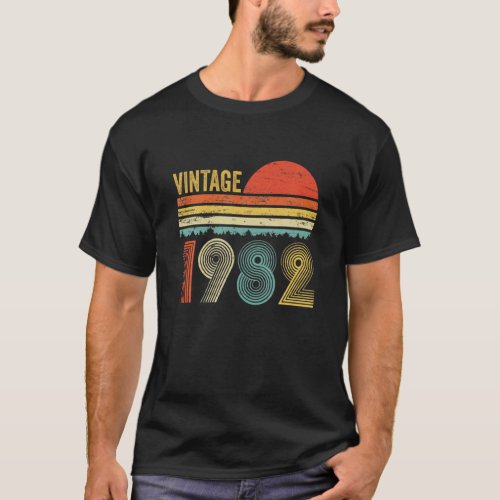 40 Year Old Birthday Gift Vintage Classic Born In T_Shirt