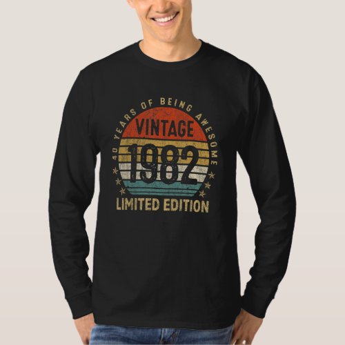 40 Year Old Born In 1982 Vintage 40th Birthday Ret T_Shirt