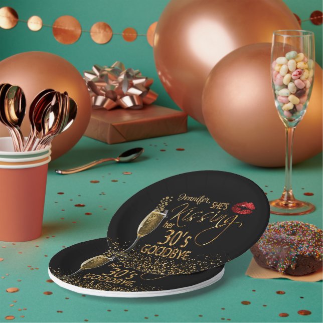 40th Birthday - She's Kissing her 30's Goodbye Paper Plates (Multi)