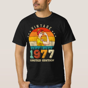 45 Year Old 1977 Vintage 45th Birthday Gifts women T-Shirt