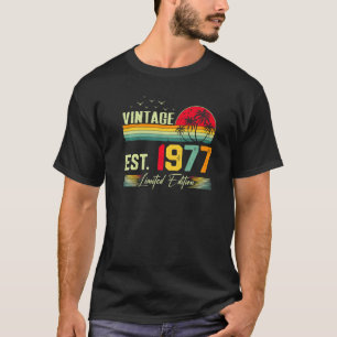 45 Years Old Awesome Vintage 1977 Retro 45th Birth T-Shirt